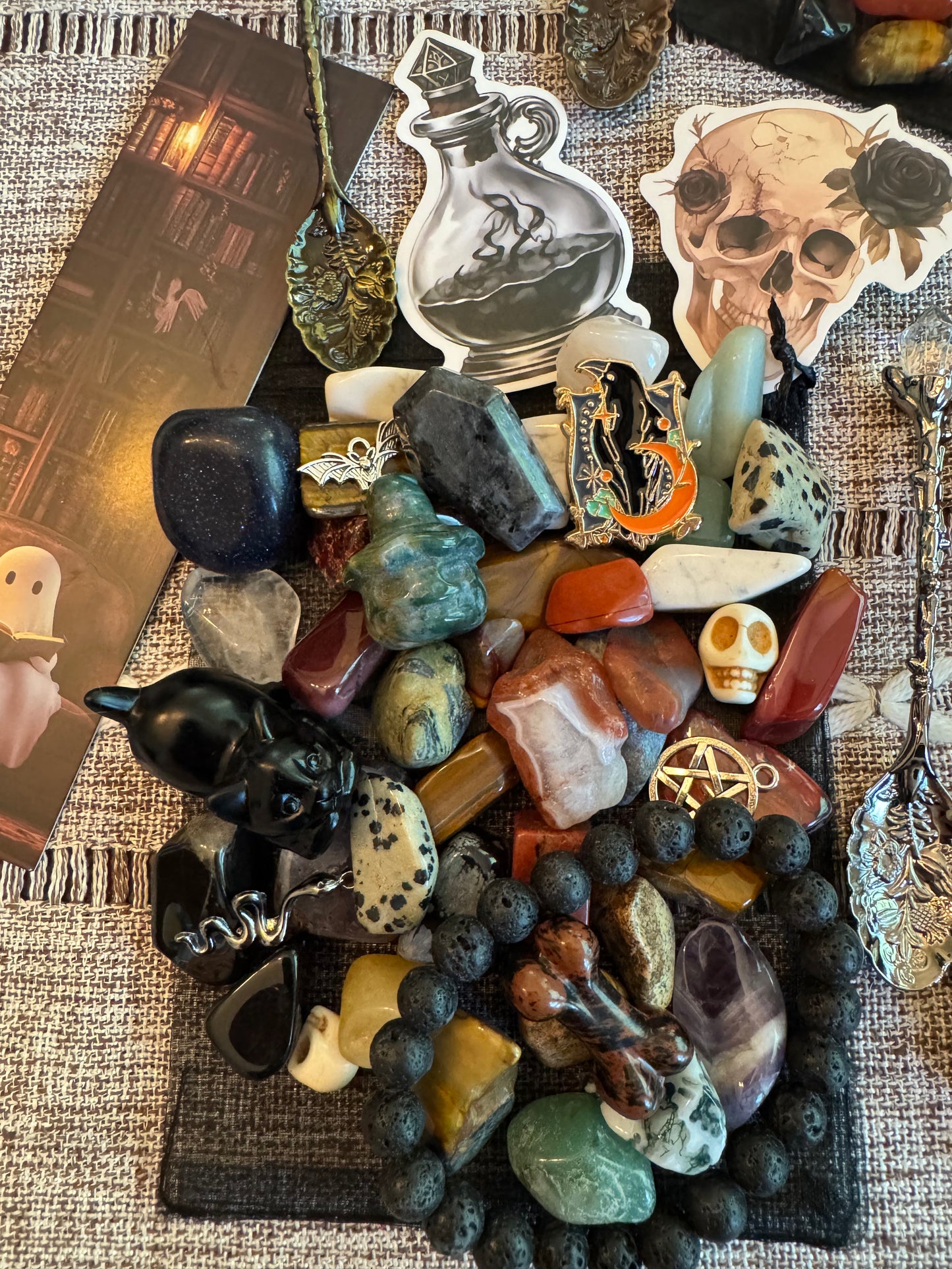 Spooky Scoop Crystal Confetti Spooky Carvings and Tumbles