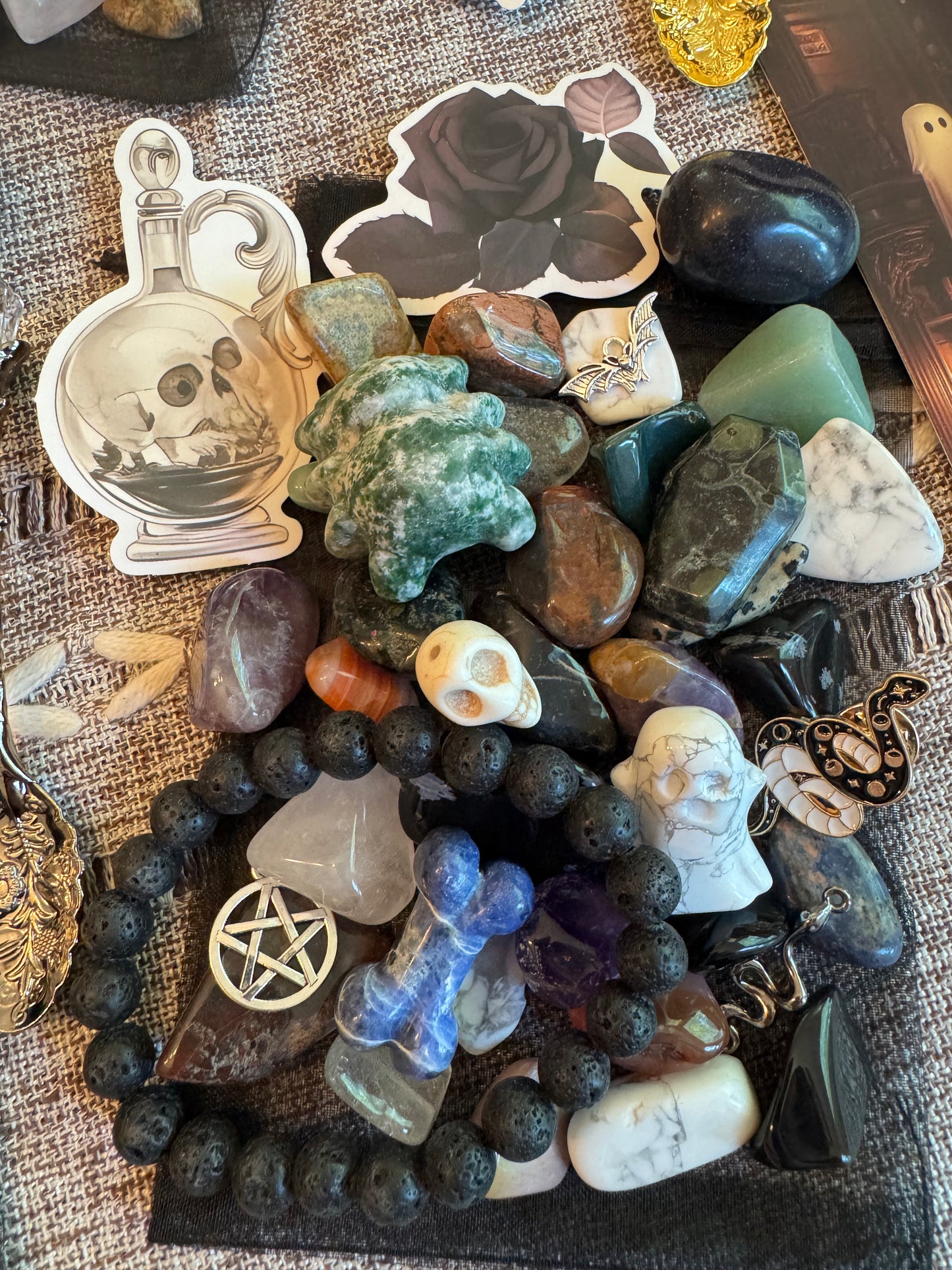Spooky Scoop Crystal Confetti Spooky Carvings and Tumbles