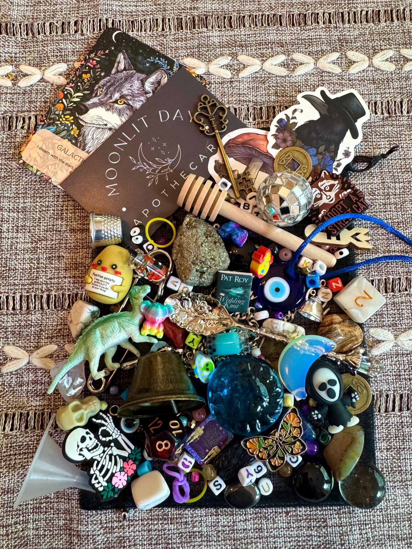 Crow Treasure Confetti Scoops