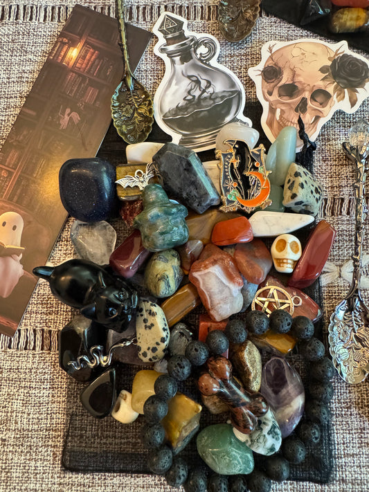 Spooky Scoop Crystal Confetti Spooky Carvings and Tumbles